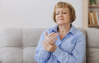 when should i be worried about numbness in my fingers
